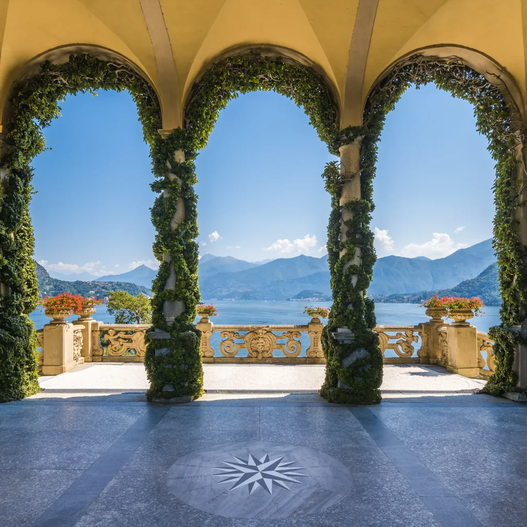 Logia de Villa del Balbianello con vistas al lago de Como
