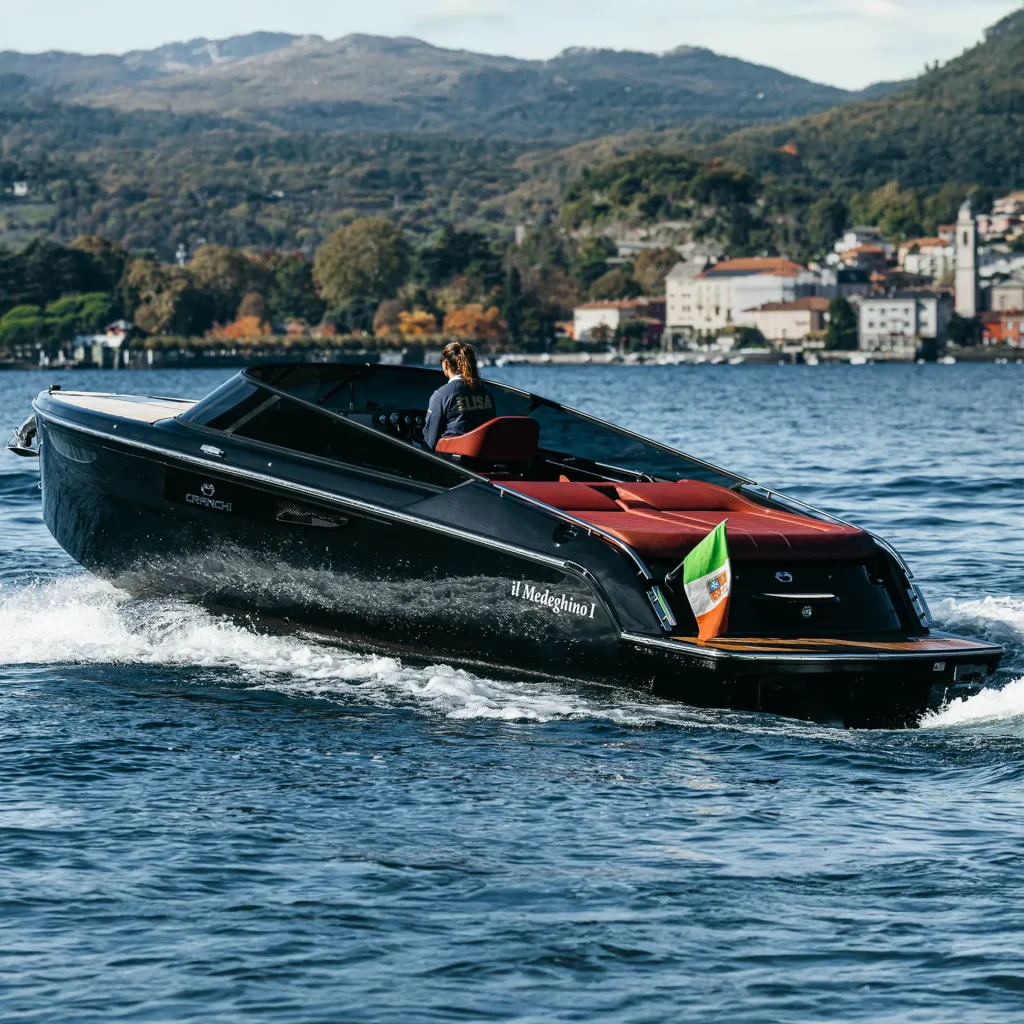 Il Medeghino Cranchi yacht in action on Lake Como for private tours