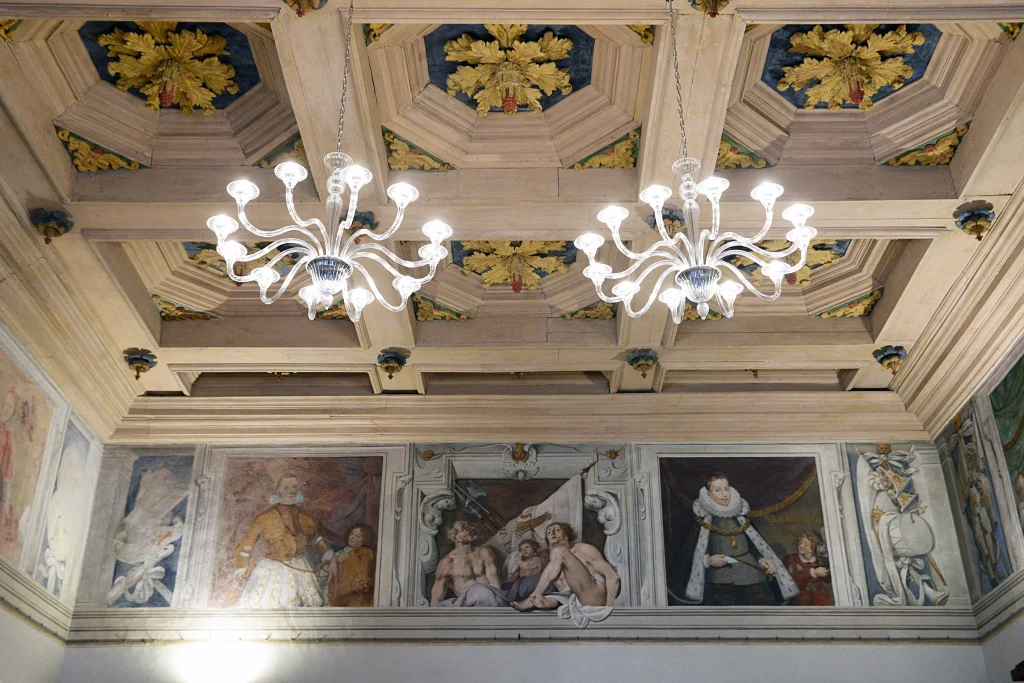 Roof of Palazzo Odescalchi in Como