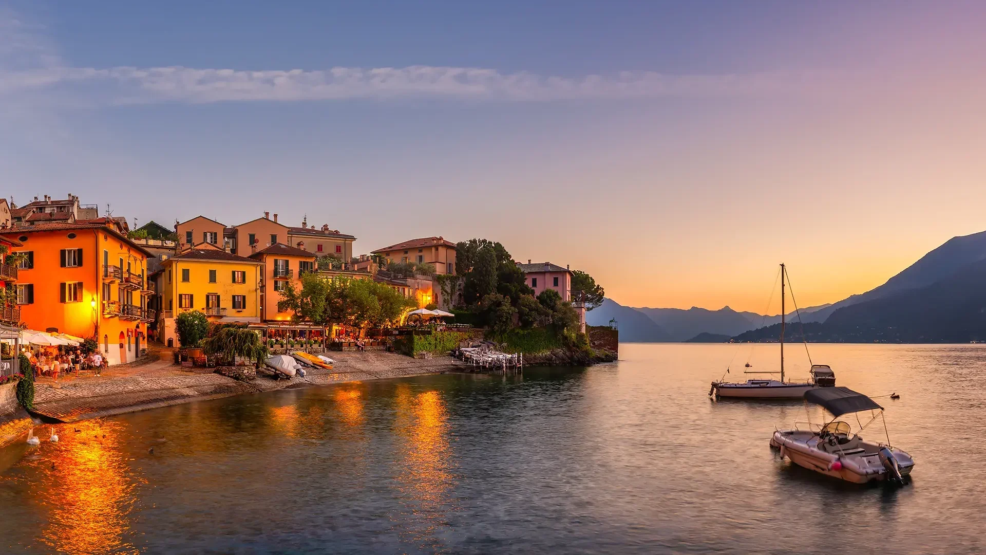 Atardecer en el lago de Como durante un crucero con cena privado en barco